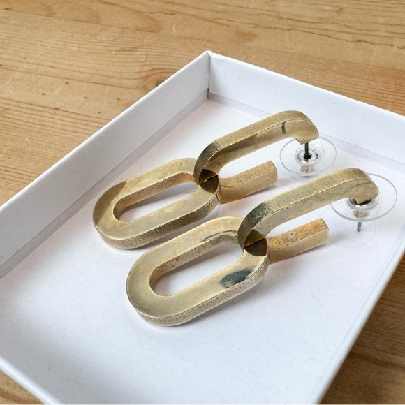 Chunky Chainlink Earrings - Picture 2 of 3